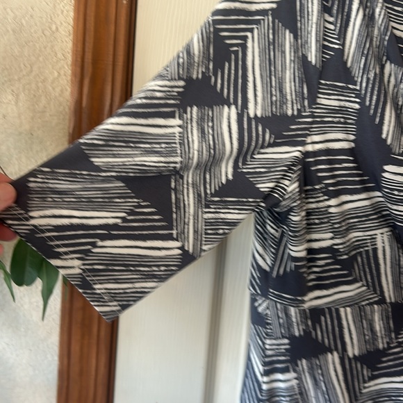 Lauren Ralph Lauren Stylish Gray Patterned side slit below knee Dress - Picture 5 of 9